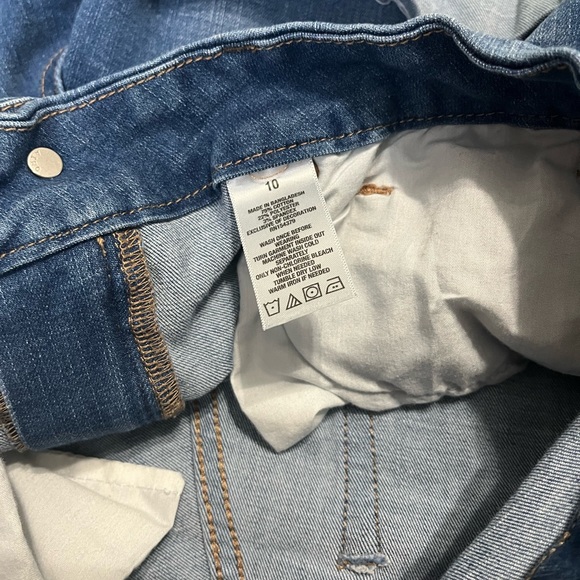 Aeropostale | High Rise Curvy Midi-3” Jean Shorts - Picture 4 of 5